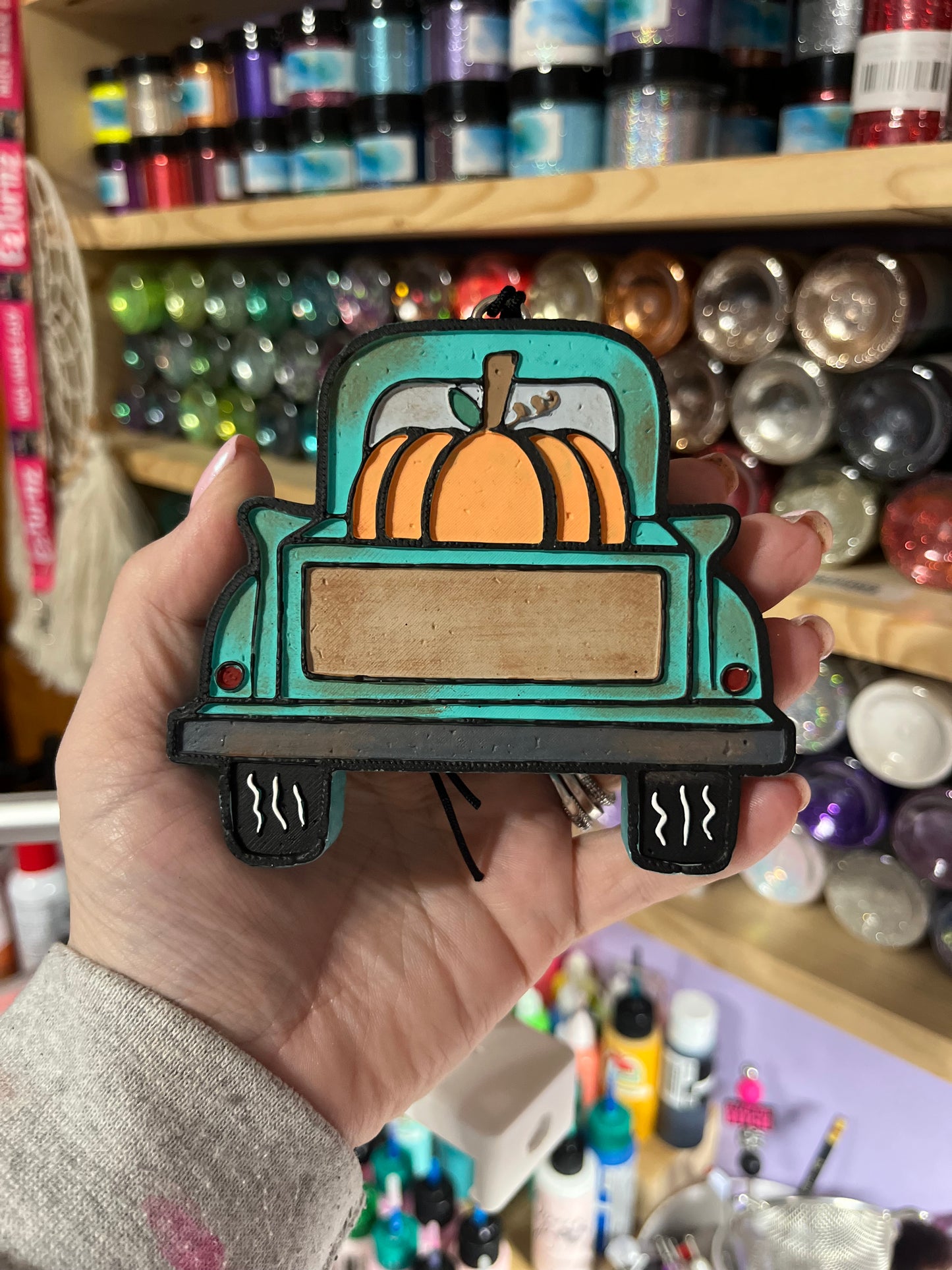 TRUCK W/PUMPKIN