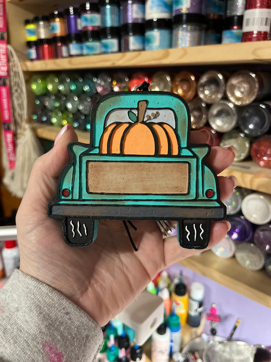 TRUCK W/PUMPKIN