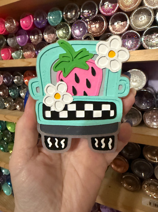 TRUCK W/STRAWBERRY