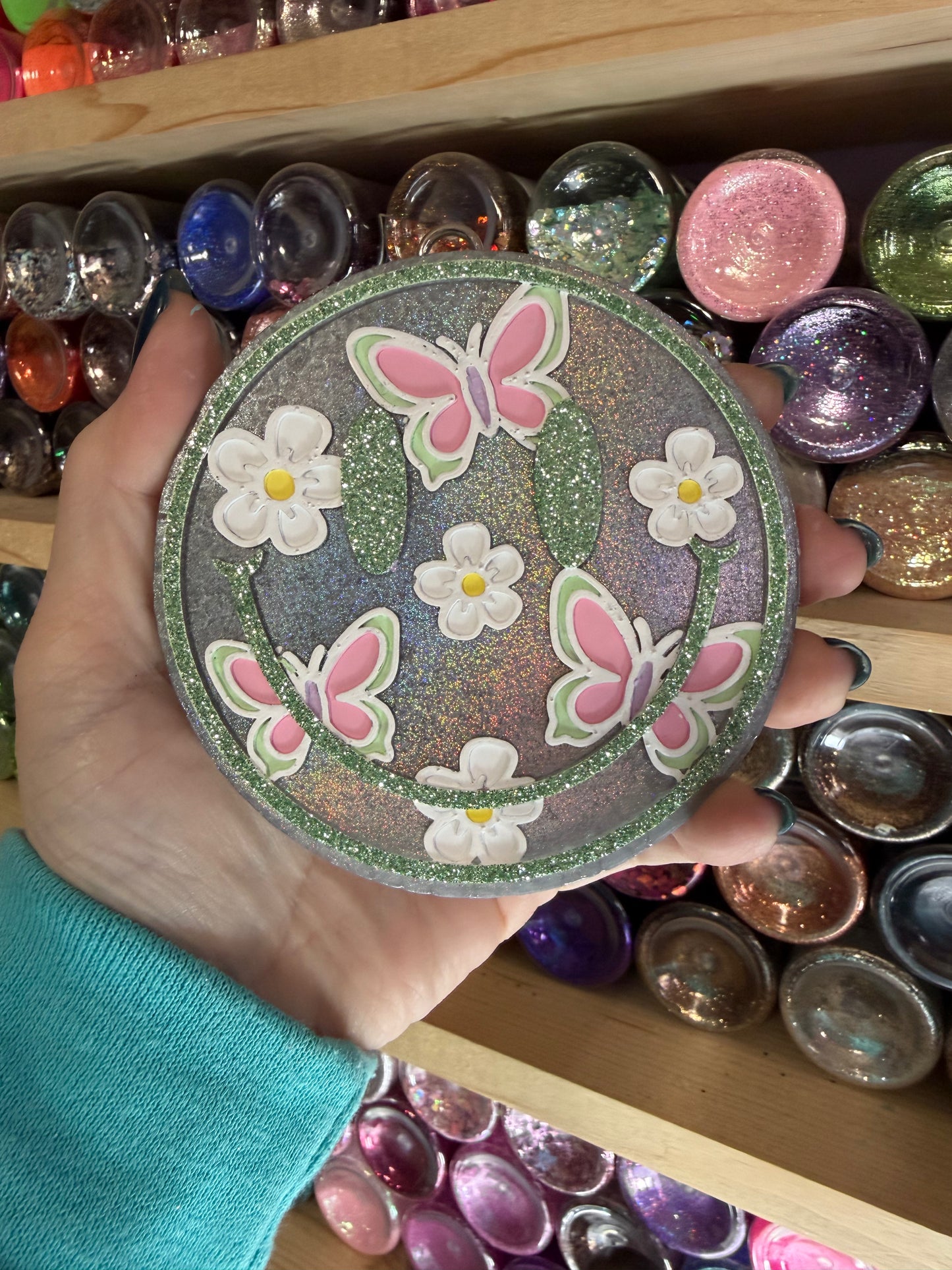 BUTTERFLY/FLOWER ROUND