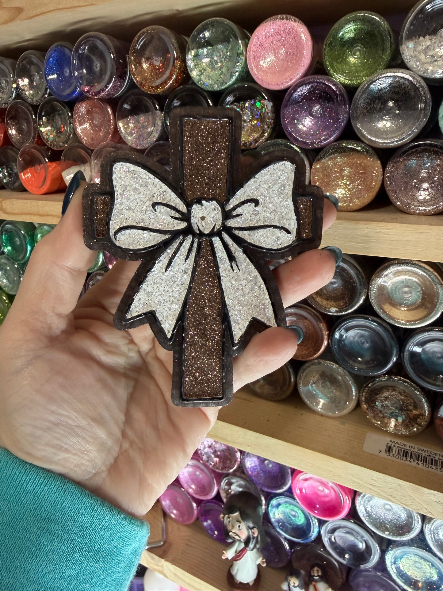 CROSS WITH BOW