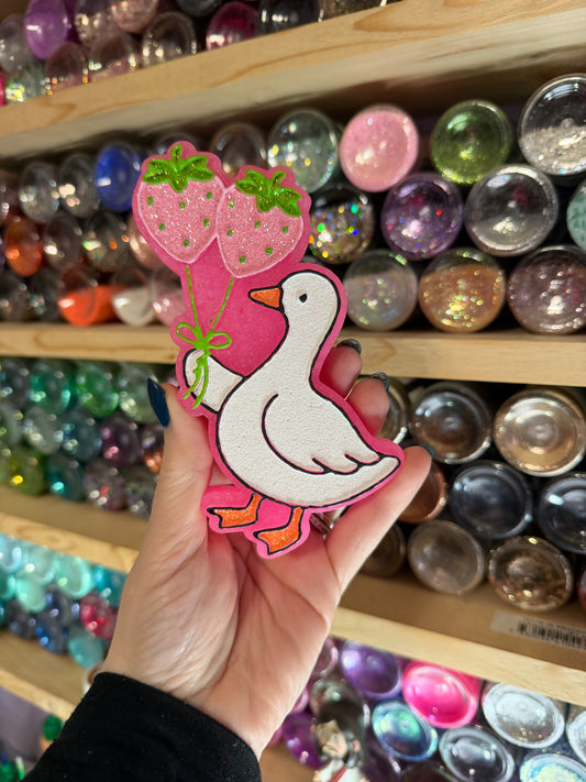 GOOSE STRAWBERRY BALLOONS